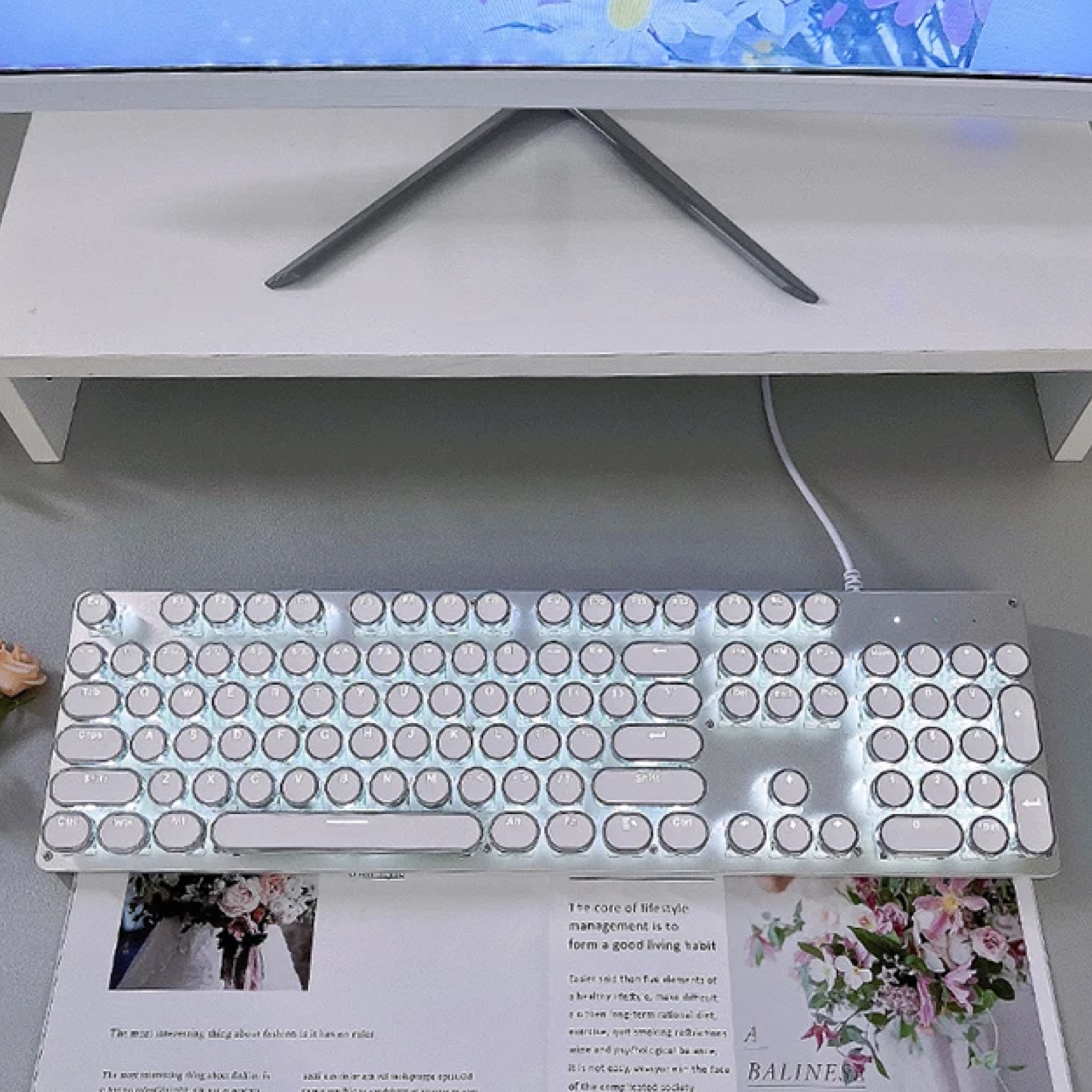 Retro LED Mechanical Keyboard - Wired - White